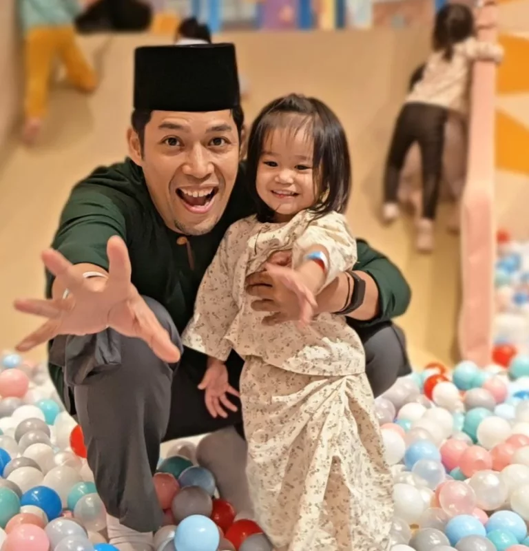 Kamal Adli Prihatin Hulur RM100, Tersentuh Hati Video Anak Kira Duit Syiling Teringin Nasi Ayam!