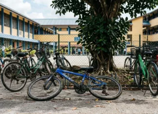 Budak 10 Tahun Patah Rahang, Abang Tingkatan 5 Marah Basikal Terkena Kaki! budak 10 tahun patah rahang
