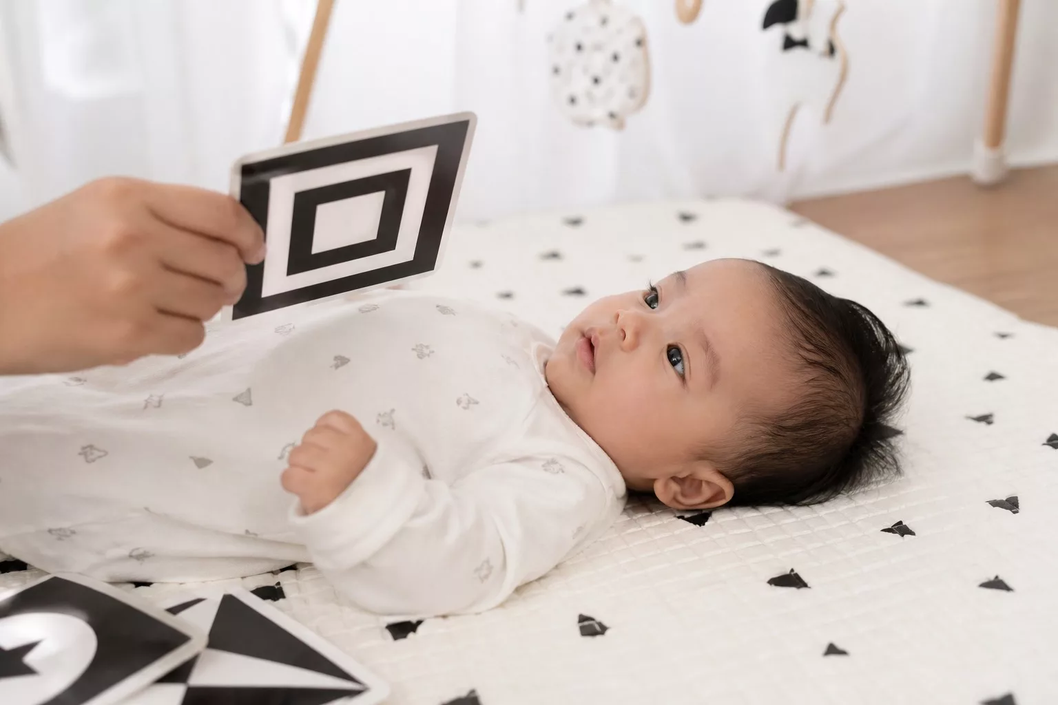 Warna Hitam Putih Bayi Lebih Penting? Fakta Mengejutkan Ramai Ibu Ayah Tak Tahu