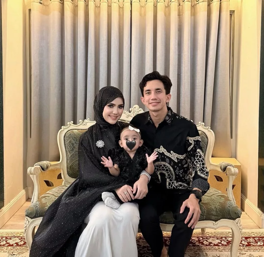 Dahlia Akhirnya Dedah Wajah Anak Sempena Hari Kelahiran Pertama