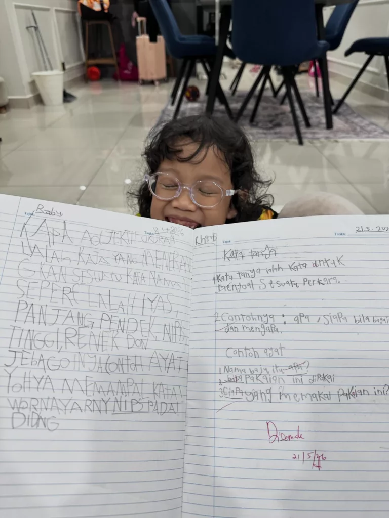 Ingat Anak Malas Belajar & Slow Learner, Rupanya Rabun Cecah 500 Kedua-Dua Belah Mata 8 Ingat Anak Malas Belajar & Slow Learner, Rupanya Rabun Cecah 500 Kedua-Dua Belah Mata