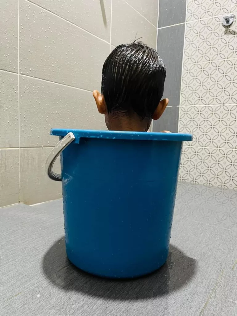Rahsia Hebat Rendam Anak Dalam Air Garam Epsom, Banyak Manfaatnya!