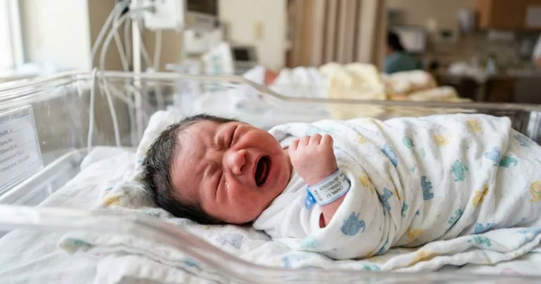 Bayi Menangis 3 Jam Sehari Tu Normal, Bukan Sebab Selalu Buat Perangai! 6 Bayi Menangis 3 Jam Sehari Tu Normal, Bukan Sebab Selalu Buat Perangai!