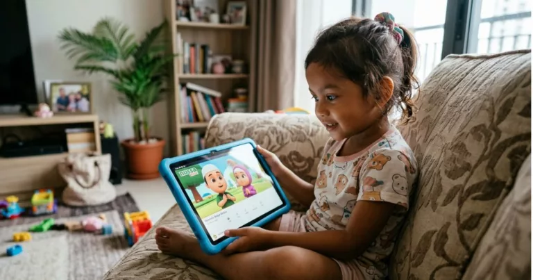 Sekat Video Indonesia di YouTube, 7 Cara Berkesan Elak Anak Terpengaruh Bahasa Indonesia!