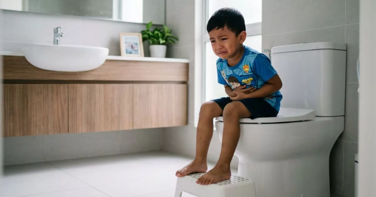 Alahai, Kasihan Tengok Anak Tak Boleh ‘Membuang’. Ada Cara Nak Selesaikan Masalah Ni, Mudah Je!