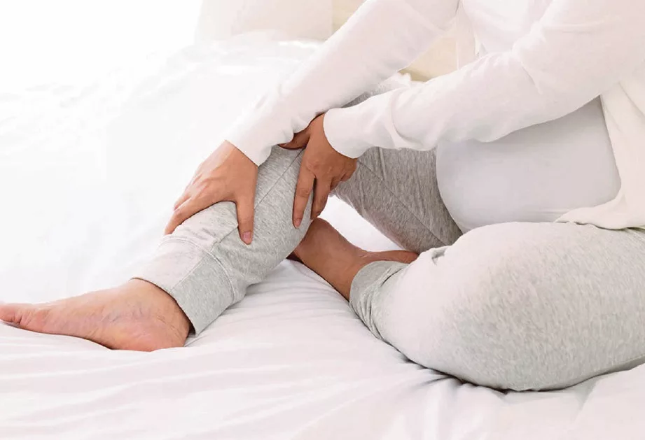 Kaki Ibu Hamil Bengkak: Ketahui Punca, Cara Mengurangkan & Tanda Bahaya Yang Perlu Diperhatikan 6 Kaki Ibu Hamil Bengkak: Ketahui Punca, Cara Mengurangkan & Tanda Bahaya Yang Perlu Diperhatikan