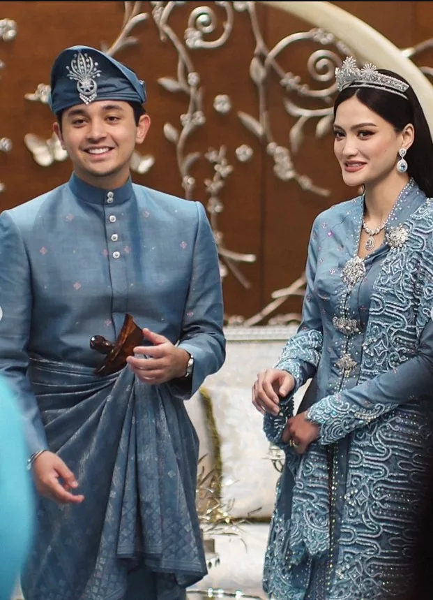 Tengku Arif Bendahara Timang Puteri Sulung, Tengku Nadine Amina Zahra Curi Perhatian!