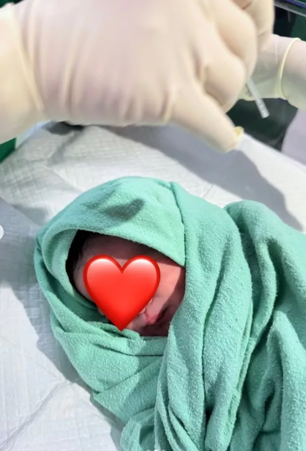 Kai Hassan & Isteri Timang Cahaya Mata Sulung, "Moga Jadi Anak Solehah" 10 Kai Hassan & Isteri Timang Cahaya Mata Sulung, “Moga Jadi Anak Solehah”