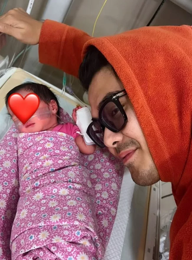 Kai Hassan & Isteri Timang Cahaya Mata Sulung, "Moga Jadi Anak Solehah" 8 Kai Hassan & Isteri Timang Cahaya Mata Sulung, “Moga Jadi Anak Solehah”