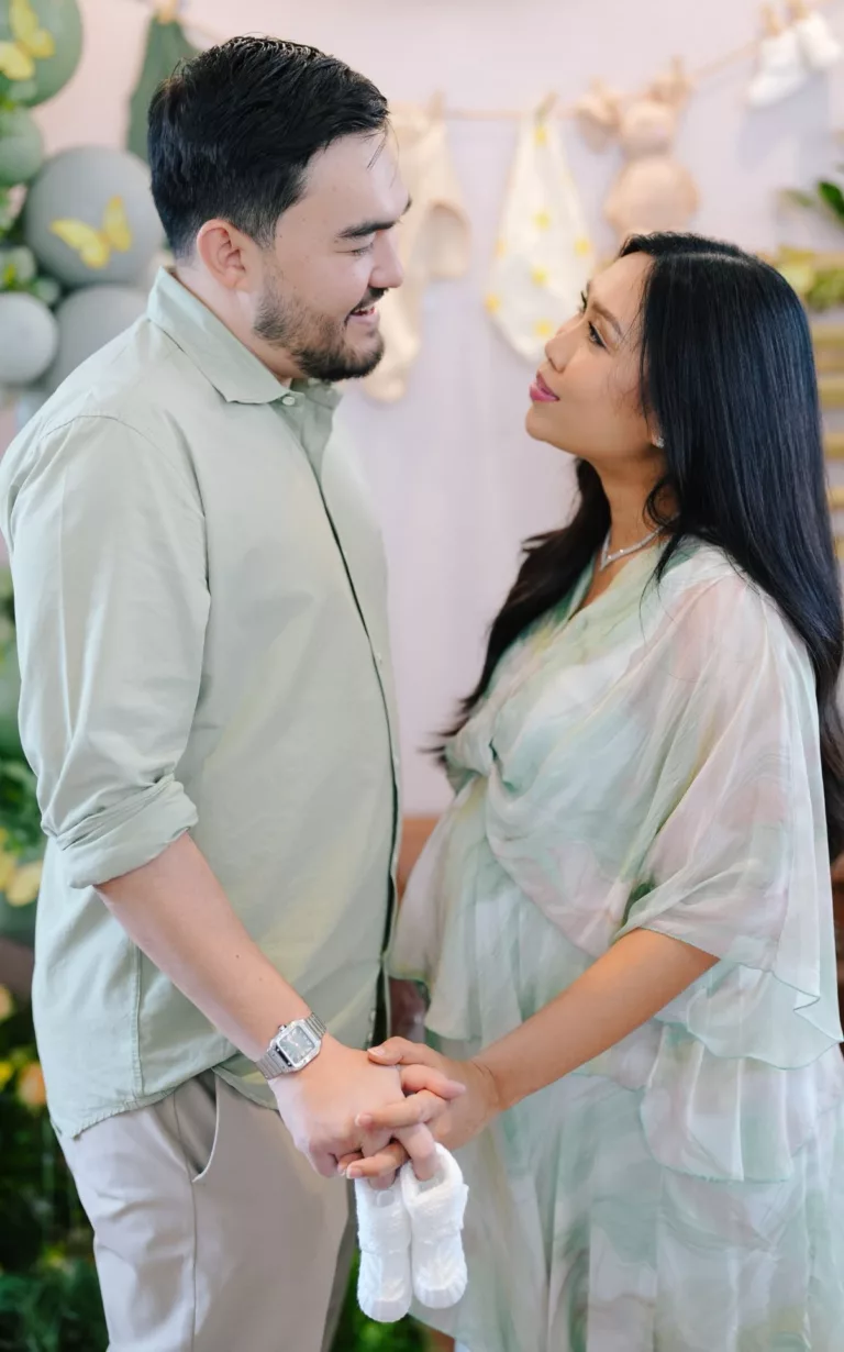 Raja Muda Selangor Tengku Amir Shah Timang Puteri Sulung, Nama Klasik Jadi Pilihan!