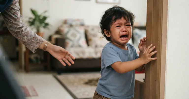 Kenali Tanda Anak Highly Sensitive Child, Mudah Menangis Bila Ditegur? 7 Kenali Tanda Anak Highly Sensitive Child, Mudah Menangis Bila Ditegur?