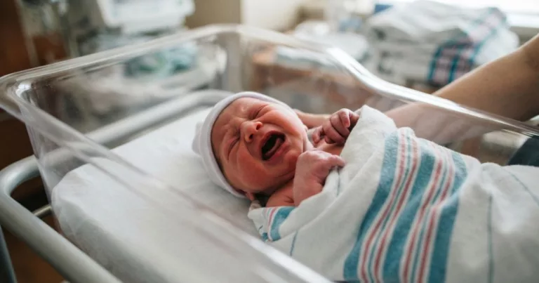 Bayi Asyik Merengek & Tak Mahu Duduk Diam, Ini 5 Perkara Ibu Ayah Boleh Periksa Dulu! 7 Bayi Asyik Merengek & Tak Mahu Duduk Diam, Ini 5 Perkara Ibu Ayah Boleh Periksa Dulu!