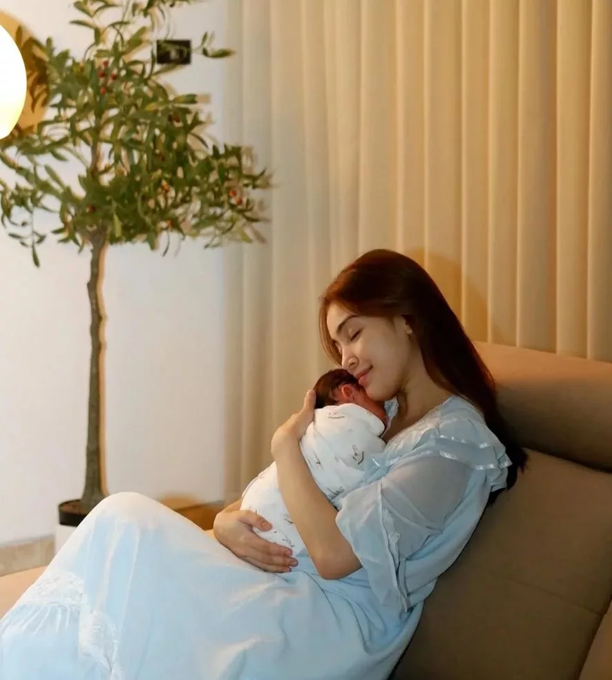 Eyka Farhana Kongsi Sisi Akhyar Sebagai Bapa, "Dia Cukup Teliti Bab Anak" 9 Eyka Farhana Kongsi Sisi Akhyar Sebagai Bapa, “Dia Cukup Teliti Bab Anak”