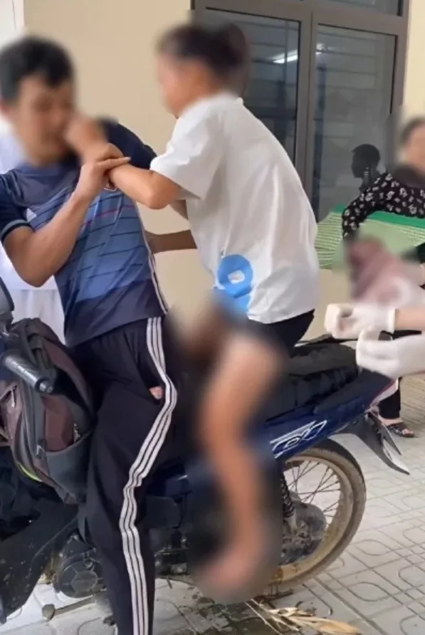Ibu Bersalin Atas Motosikal, Selamat Lahirkan Bayi Sebelum Tiba Di Hospital! 5 Ibu Bersalin Atas Motosikal, Selamat Lahirkan Bayi Sebelum Tiba Di Hospital!