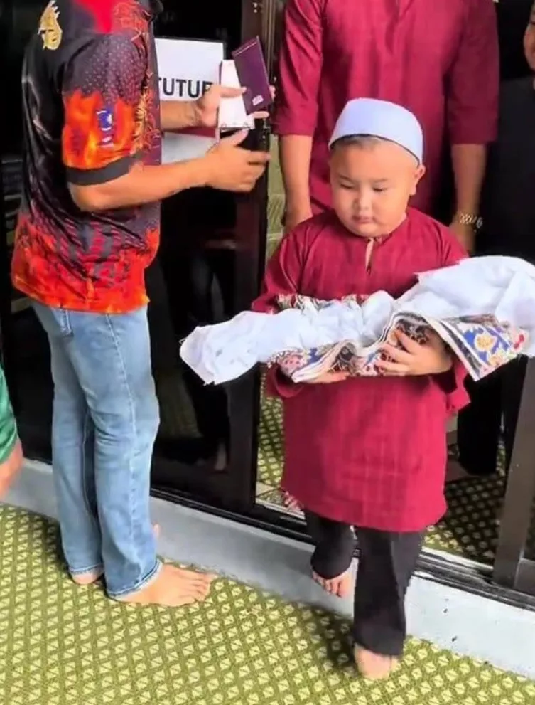 Adik Abang Aji Meninggal Dunia, "Allah Pinjamkan Hanya 49 Hari Bersama" 5 Adik Abang Aji Meninggal Dunia, “Allah Pinjamkan Hanya 49 Hari Bersama”