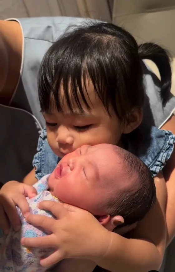 Intan Najuwa Lega Pemulihan C-Section Cepat, Kini Lebih Kuat Jadi Ibu Anak Dua! 7 Intan Najuwa Lega Pemulihan C-Section Cepat, Kini Lebih Kuat Jadi Ibu Anak Dua!