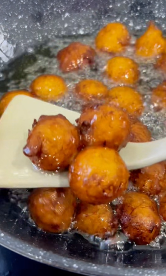 Cekodok Pisang Sedap & Rangup, Guna Sukatan Cawan Confirm Jadi, Anak Pun Suka! 10 Cekodok Pisang Sedap & Rangup, Guna Sukatan Cawan Confirm Jadi, Anak Pun Suka!