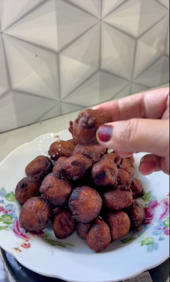 Cekodok Pisang Sedap & Rangup, Guna Sukatan Cawan Confirm Jadi, Anak Pun Suka! 8 Cekodok Pisang Sedap & Rangup, Guna Sukatan Cawan Confirm Jadi, Anak Pun Suka!