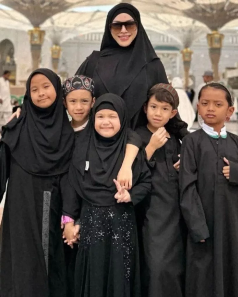 Anak Hilang Seketika Di KLCC, Zizie Izette Cemas