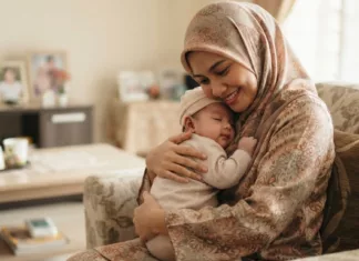11 Posisi Menyusukan Bayi Terbaik, Panduan Lengkap & Selesa Untuk Ibu Baru!