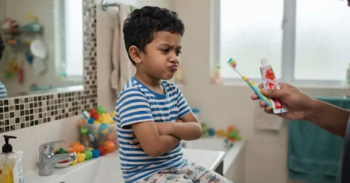 Oral Over Sensitive Pada Anak, Rupanya Ini Punca Anak Payah Gosok Gigi & Muntah Bila Makan! Oral Over Sensitive Pada Anak