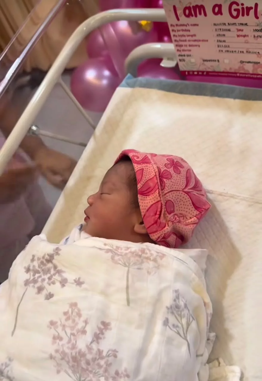 Sharifah Shahirah Timang Cucu Kedua, Nama Ésah' Raih Perhatian 8 Sharifah Shahirah Timang Cucu Kedua, Nama Ésah’ Raih Perhatian