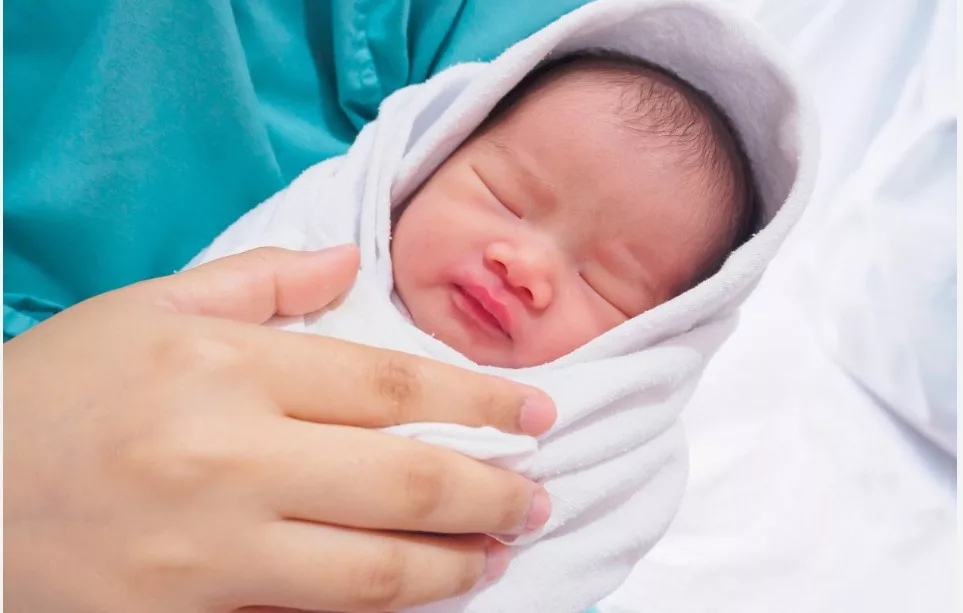 Adab Melawat Ibu Bersalin, Ini Nasihat Doktor 10 Perkara Penting Elak Bayi Sakit 8 Adab Melawat Ibu Bersalin, Ini Nasihat Doktor 10 Perkara Penting Elak Bayi Sakit