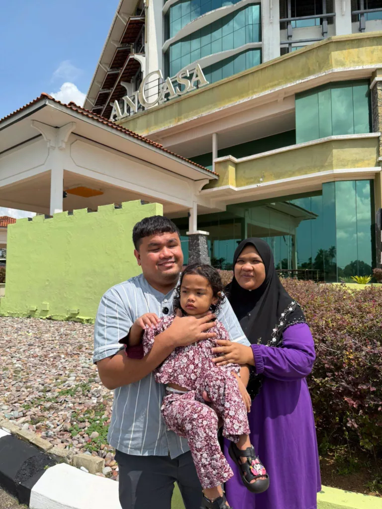 Azmi Saat Sebak Kongsi Anak Disahkan Spektrum Autisme, “Khalisa Masih Khalisa Yang Sama” 3 Azmi Saat Sebak Kongsi Anak Disahkan Spektrum Autisme