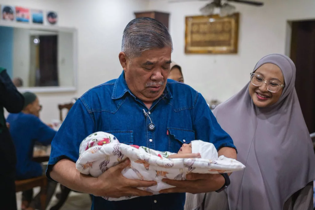 Detik Cemas Ibu Bersalin Di MAHA 2026 Raih Perhatian, Bayi Diberi Nama Unik 4 Detik Cemas Ibu Bersalin Di MAHA 2026 Raih Perhatian, Bayi Diberi Nama Unik