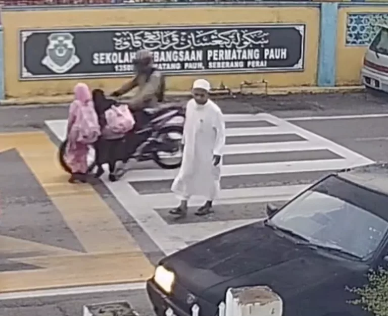 Dua Murid Perempuan Dirempuh Ketika Melintas Jalan, Polis Kesan Penunggang Motosikal! 4 Dua Murid Perempuan Dirempuh Ketika Melintas Jalan