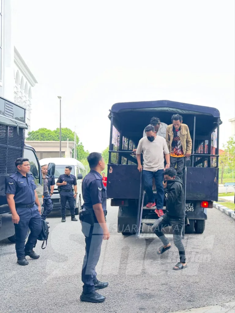 Ayah Kandung Didakwa Sepak Anak 5 Tahun, Jadi Peringatan Penting Buat Ibu Bapa 6 Ayah Kandung Didakwa Sepak Anak 5 Tahun, Jadi Peringatan Penting Buat Ibu Bapa