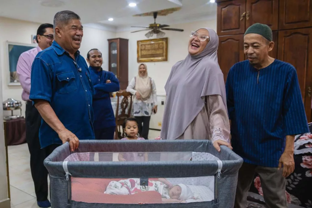 Detik Cemas Ibu Bersalin Di MAHA 2026 Raih Perhatian, Bayi Diberi Nama Unik 3 Detik Cemas Ibu Bersalin Di MAHA 2026 Raih Perhatian, Bayi Diberi Nama Unik