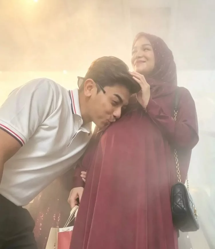 Tahniah! Amar Baharin & Amyra Rosli Selamat Timang Cahaya Mata Ketiga 5 Amar Baharin & Amyra Rosli Selamat Timang Cahaya Mata Ketiga