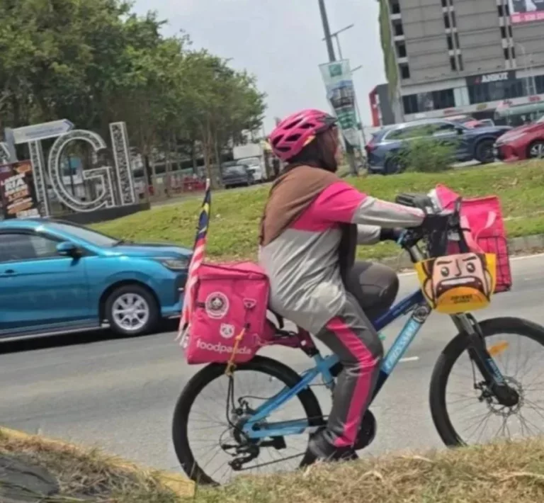 Ibu Tunggal OKU Tabah Cari Rezeki, Sanggup Berjalan 20KM Demi Anak!