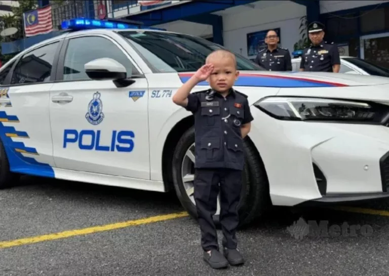 Minat Kereta Polis Jadi Semangat Kanak-Kanak 4 tahun Lawan Leukemia! 5 Minat Kereta Polis Jadi Semangat Kanak-Kanak 4 tahun Lawan Leukemia!