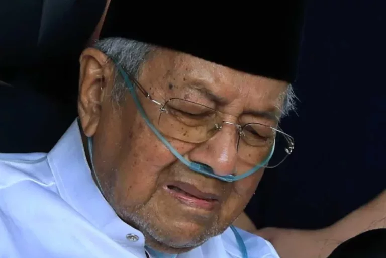 Tun Dr Mahathir Dimasukkan Ke IJN Untuk Pemerhatian, Keadaan Stabil! 5 Tun Dr Mahathir Dimasukkan Ke IJN Untuk Pemerhatian