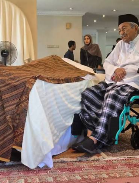 40 Jam Bertugas, Doktor Pakar IJN Kongsi Keadaan Tun Mahathir Selepas Pemergian Isteri 5 40 Jam Bertugas, Doktor Pakar IJN Kongsi Keadaan Tun Mahathir Selepas Pemergian Isteri