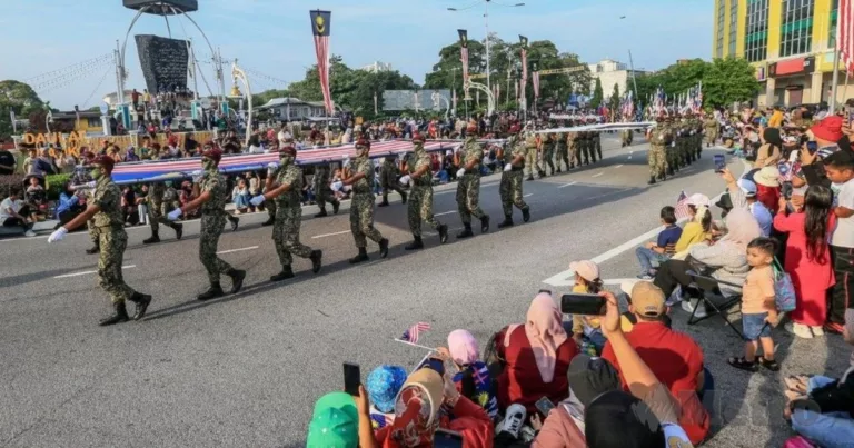 Kaki Kanak-Kanak 3 Tahun Digilis Tayar, Detik Cemas Depan Mata Ibu Ketika Perarakan Merdeka! 7 Kaki Kanak-Kanak 3 Tahun Digilis Tayar