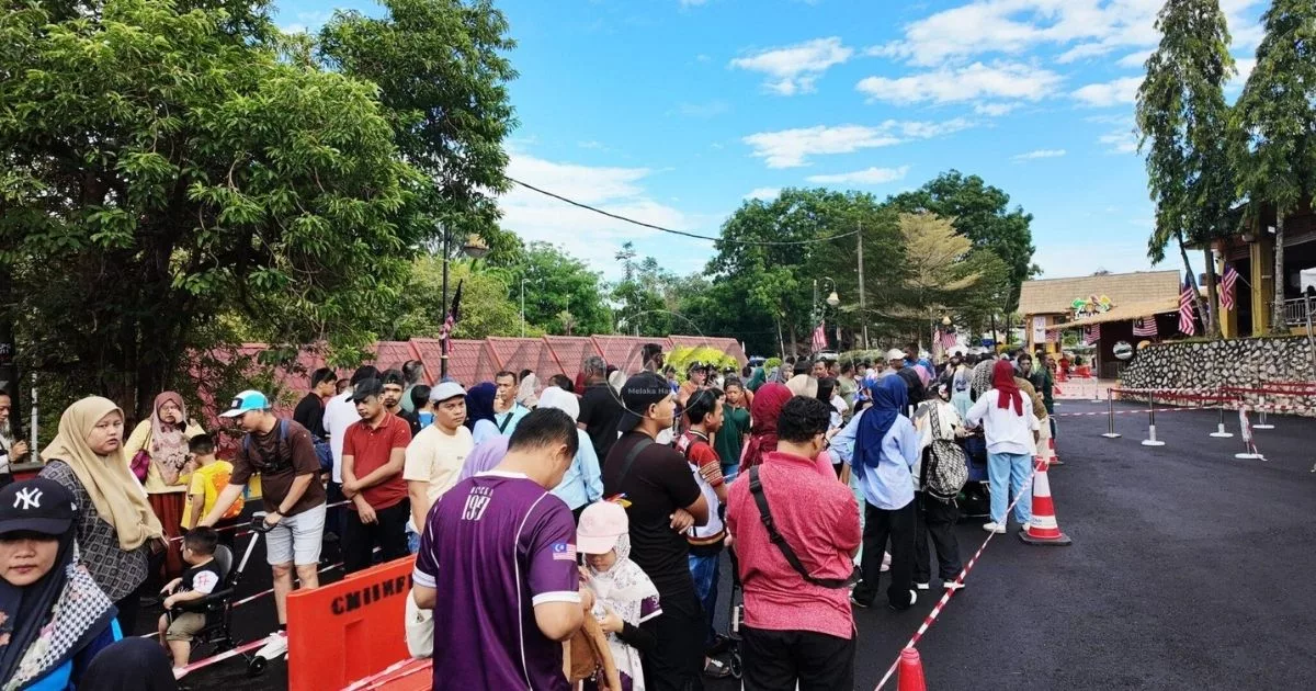 Zoo Melaka Diserbu, Ramai Beratur Seawal 6.30 Pagi Untuk Masuk Percuma! 4 Zoo Melaka Diserbu, Ramai Beratur Seawal 6.30 Pagi