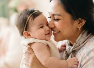 Mama Papa Ada Gigi Berlubang, Elak Kerap Cium Mulut Bayi!