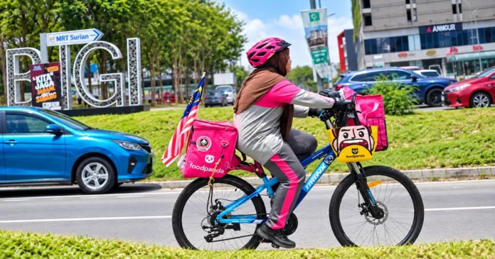 Ibu Tunggal OKU Tabah Cari Rezeki, Sanggup Berjalan 20KM Demi Anak!