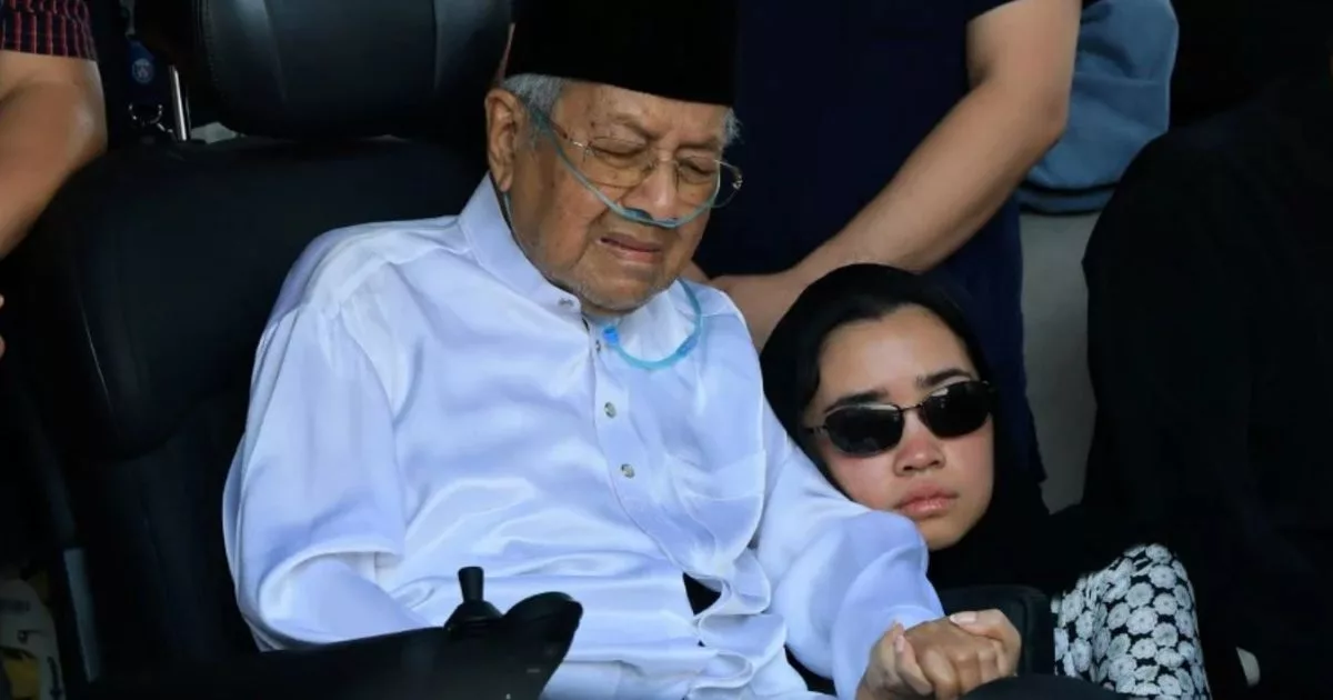 Tun Dr Mahathir Dimasukkan Ke IJN Untuk Pemerhatian, Keadaan Stabil! 3 Tun Dr Mahathir Dimasukkan Ke IJN Untuk Pemerhatian