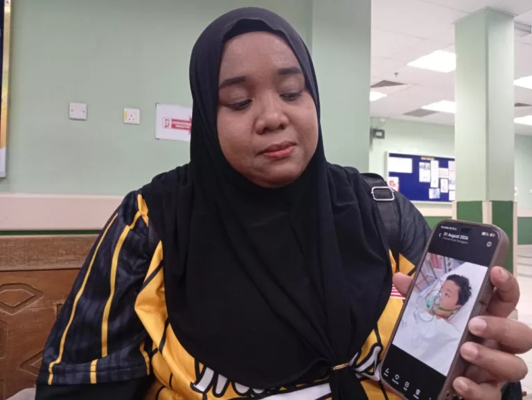 Kaki Kanak-Kanak 3 Tahun Digilis Tayar, Detik Cemas Depan Mata Ibu Ketika Perarakan Merdeka! 6 Kaki Kanak-Kanak 3 Tahun Digilis Tayar