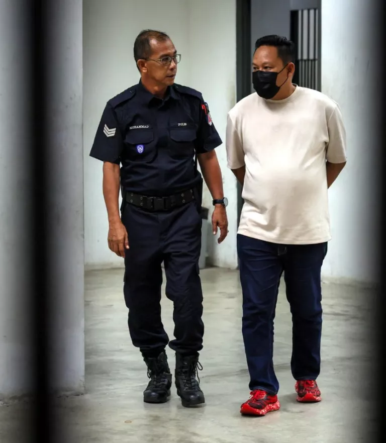Ayah Kandung Didakwa Sepak Anak 5 Tahun, Jadi Peringatan Penting Buat Ibu Bapa 4 Ayah Kandung Didakwa Sepak Anak 5 Tahun, Jadi Peringatan Penting Buat Ibu Bapa