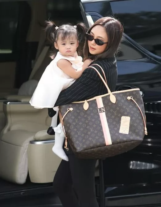 “Bukan Sebab Anak Sakit…” Intan Najuwa Dedah Sebab Pilih Jururawat Jaga Dua Anak 24 Jam 4 “Bukan Sebab Anak Sakit…” Intan Najuwa Dedah Sebab Pilih Jururawat Jaga Dua Anak 24 Jam