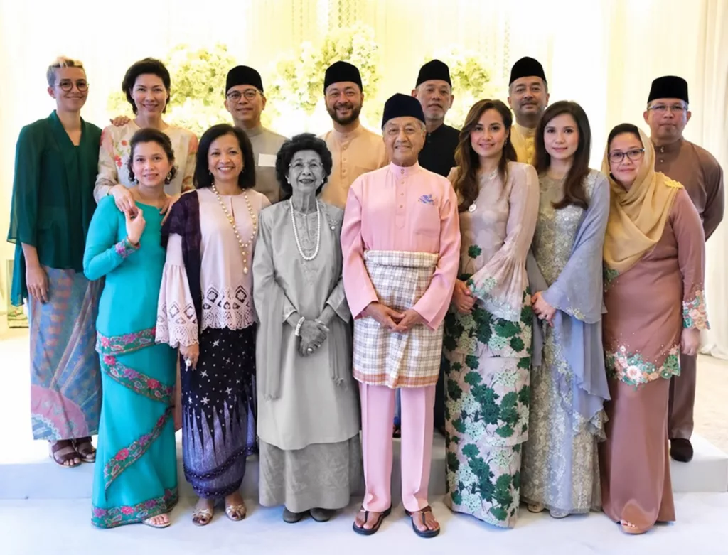 Tak Pernah Guna Rotan, Ini Cara Allahyarham Tun Dr Siti Hasmah Didik 7 Anak 4 Tak Pernah Guna Rotan, Ini Cara Allahyarham Tun Dr Siti Hasmah Didik 7 Anak