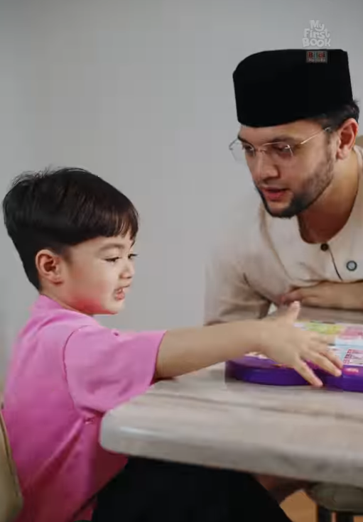 “Sebutan Makhraj Tu, Macam Anak Orang Arab!” Baru 4 Tahun, Bilal Lancar Baca Surah Pendek, Neelofa Luah Syukur 4 “Sebutan Makhraj Tu, Macam Anak Orang Arab!” Baru 4 Tahun, Bilal Lancar Baca Surah Pendek, Neelofa Luah Syukur