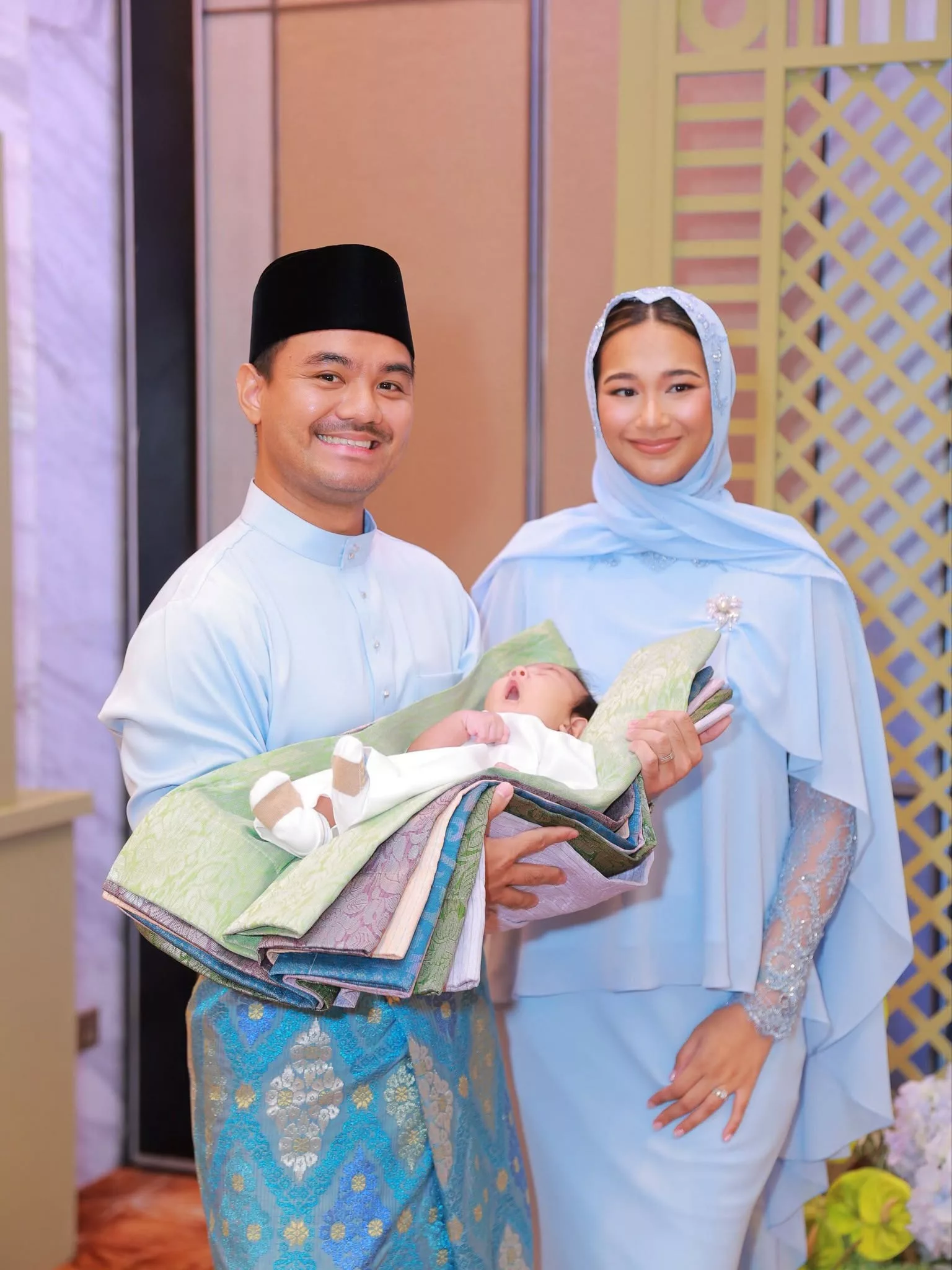 Majlis Akikah Cicit Tun Dr Mahathir, Ally Mukhriz Sebak Kenang Gunting Emas Arwah Nenek! 3 Majlis Akikah Cicit Tun Dr Mahathir, Ally Mukhtiz Sebak Kenang Gunting Emas Arwah Nenek!