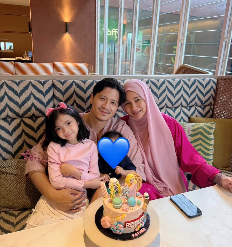 “Dua Tahun Berturut, Dan Rezeki Anak” Fattah Amin Cium Tangan, Ini Reaksi Amira 9 “Dua Tahun Berturut, Dan Rezeki Anak” Fattah Amin Cium Tangan, Ini Reaksi Amira