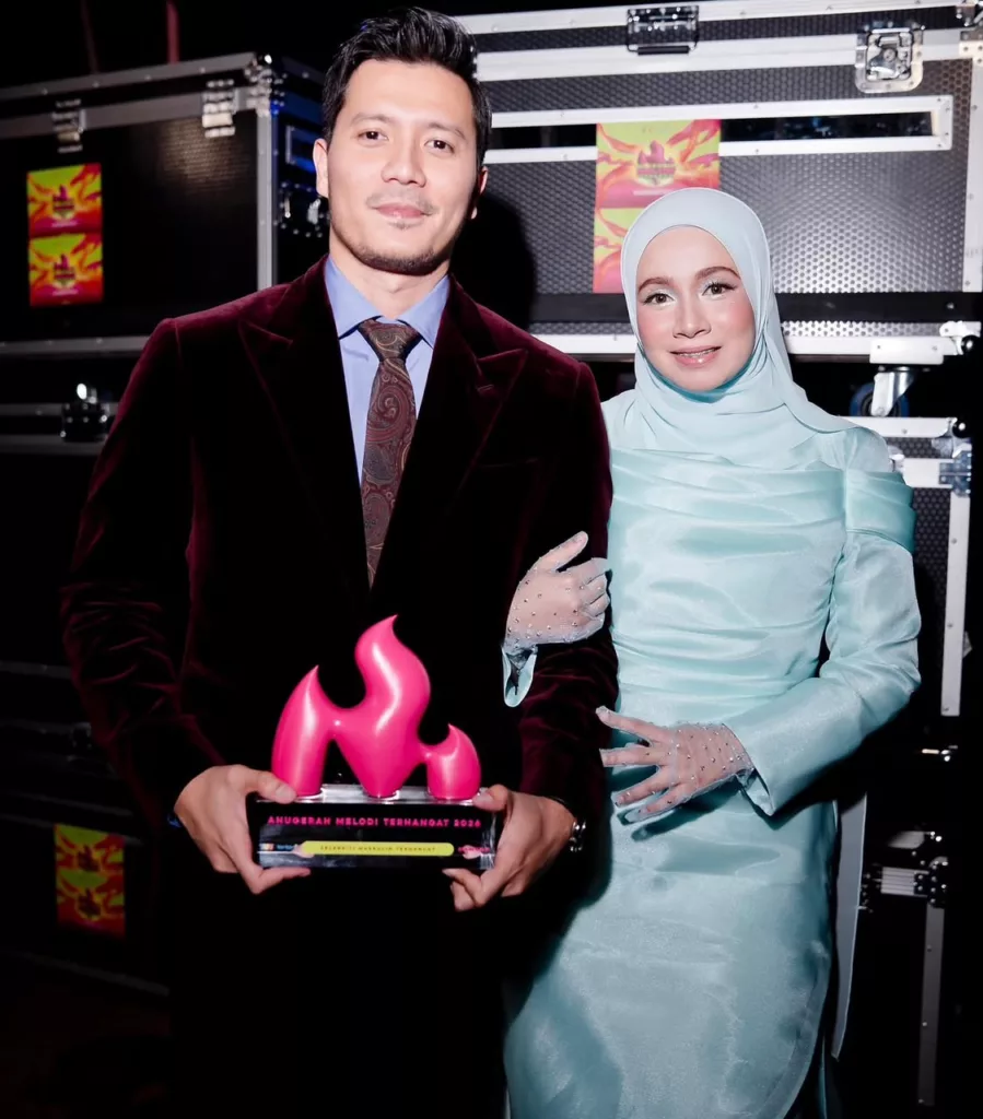 “Dua Tahun Berturut, Dan Rezeki Anak” Fattah Amin Cium Tangan, Ini Reaksi Amira 3 “Dua Tahun Berturut, Dan Rezeki Anak” Fattah Amin Cium Tangan, Ini Reaksi Amira